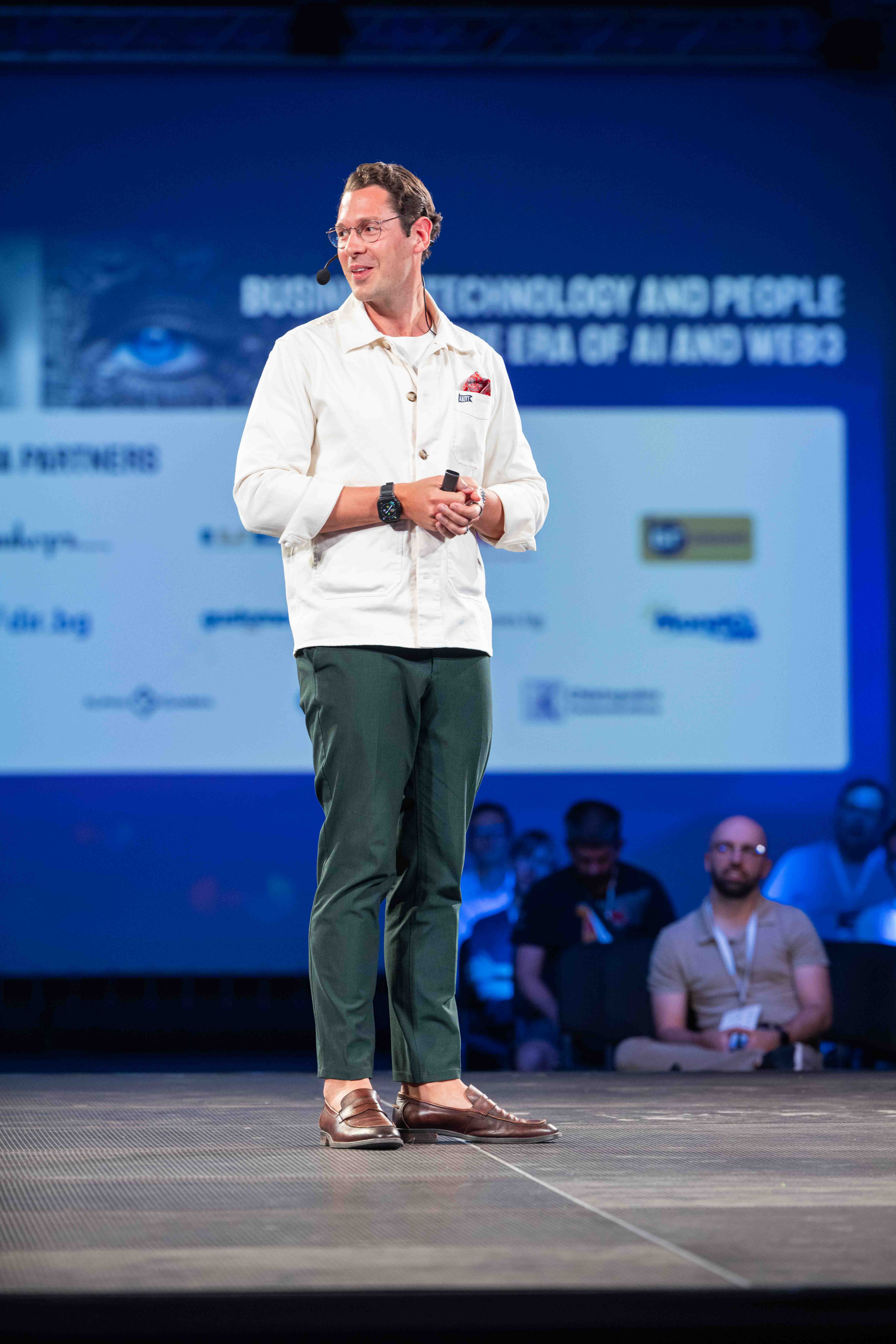 Casper Guldager presenting